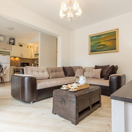 Villa Capitis In The Center- Luxury Apartment With Swimming Pool Hvar Town Bagian luar foto