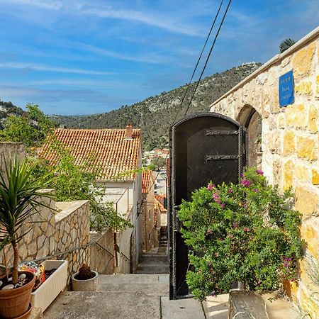 Villa Capitis In The Center- Luxury Apartment With Swimming Pool Hvar Town Bagian luar foto