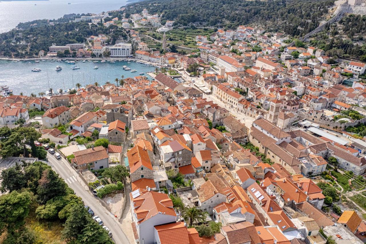 Villa Capitis In The Center- Luxury Apartment With Swimming Pool Hvar Town Bagian luar foto