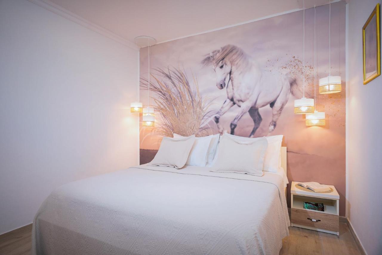 Villa Capitis In The Center- Luxury Apartment With Swimming Pool Hvar Town Bagian luar foto
