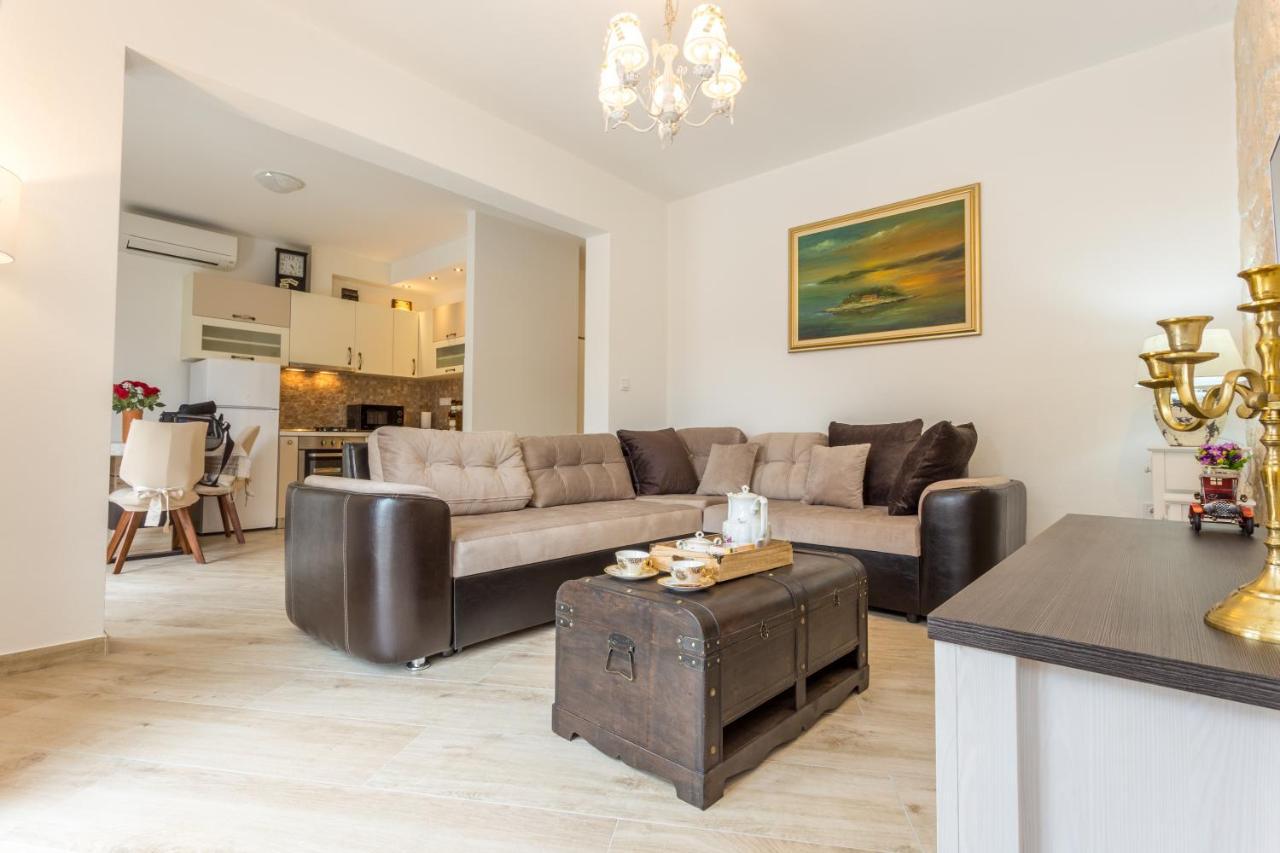 Villa Capitis In The Center- Luxury Apartment With Swimming Pool Hvar Town Bagian luar foto
