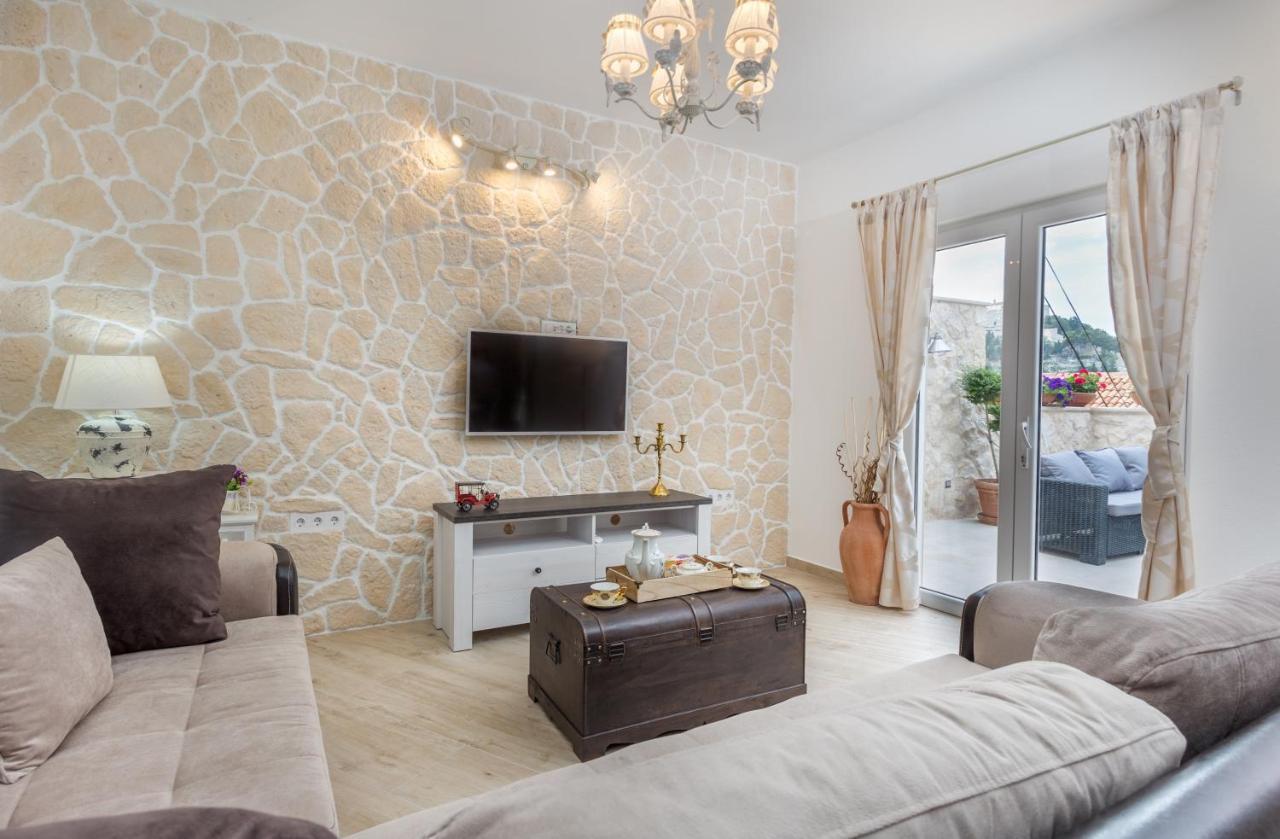 Villa Capitis In The Center- Luxury Apartment With Swimming Pool Hvar Town Bagian luar foto