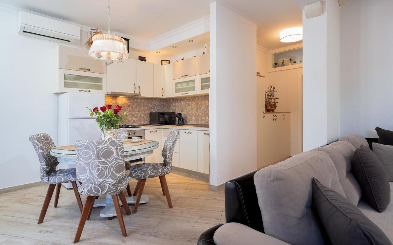 Villa Capitis In The Center- Luxury Apartment With Swimming Pool Hvar Town Bagian luar foto