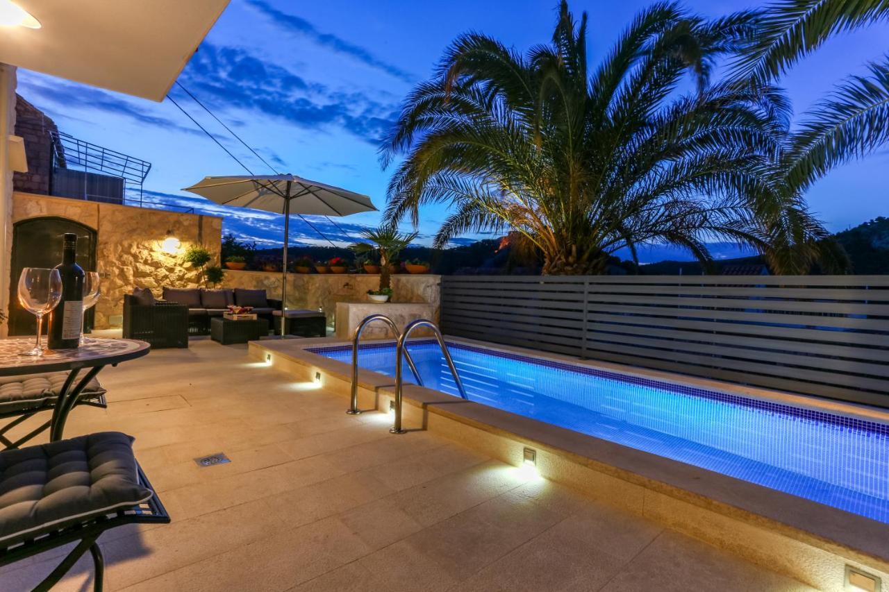 Villa Capitis In The Center- Luxury Apartment With Swimming Pool Hvar Town Bagian luar foto