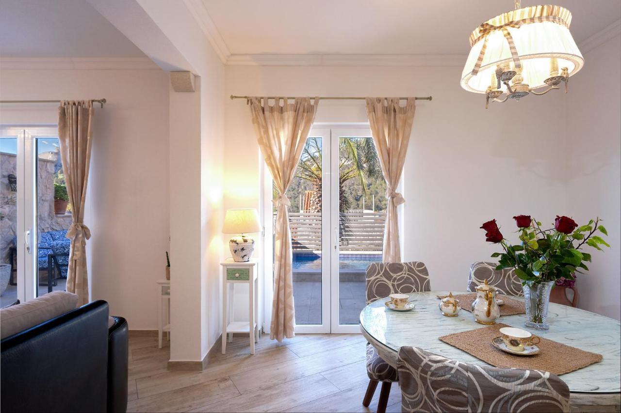 Villa Capitis In The Center- Luxury Apartment With Swimming Pool Hvar Town Bagian luar foto