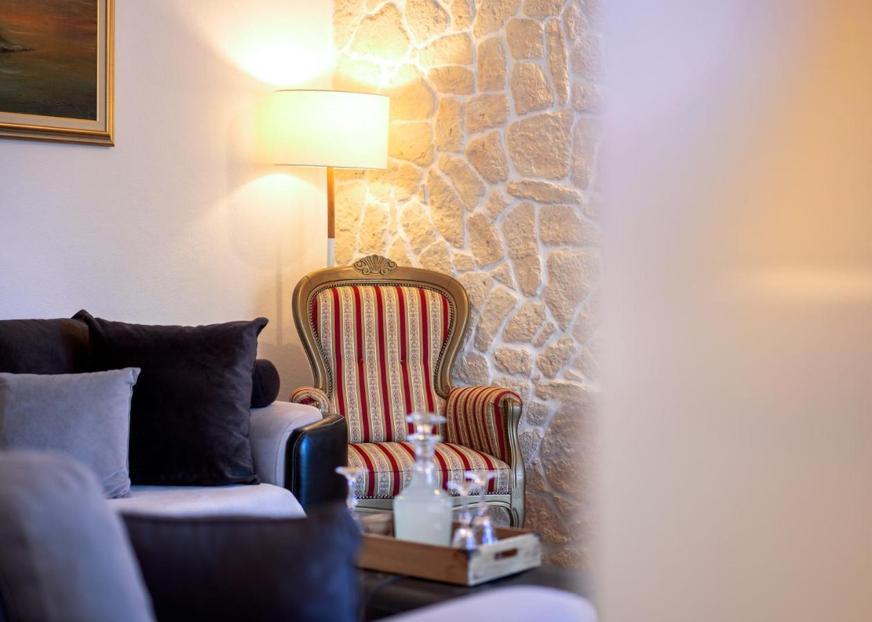 Villa Capitis In The Center- Luxury Apartment With Swimming Pool Hvar Town Bagian luar foto