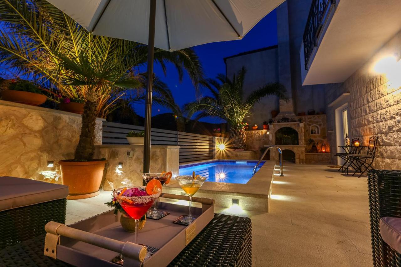 Villa Capitis In The Center- Luxury Apartment With Swimming Pool Hvar Town Bagian luar foto