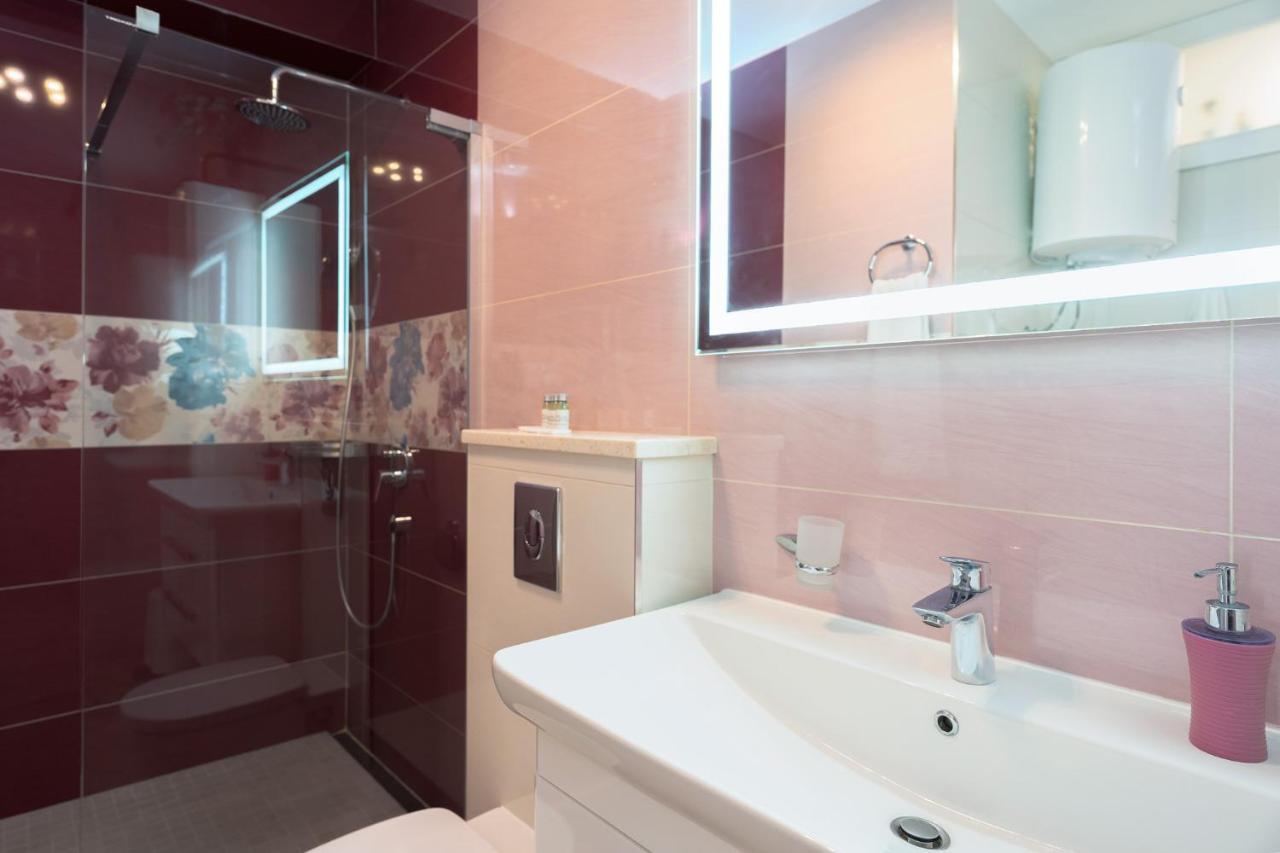 Villa Capitis In The Center- Luxury Apartment With Swimming Pool Hvar Town Bagian luar foto