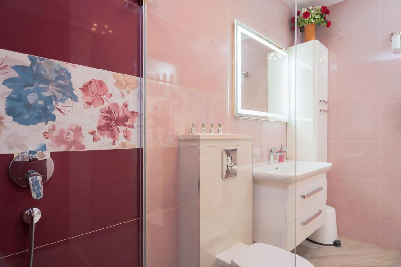 Villa Capitis In The Center- Luxury Apartment With Swimming Pool Hvar Town Bagian luar foto