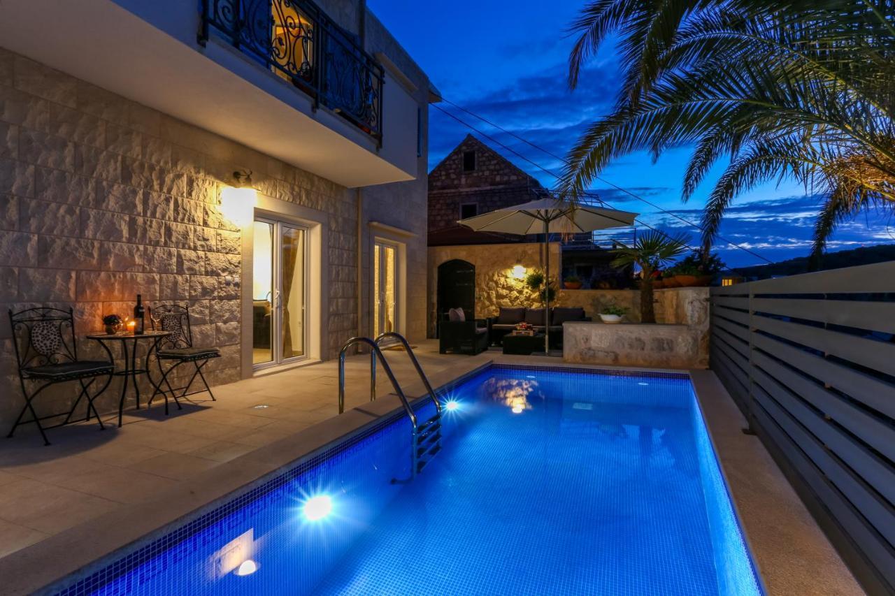 Villa Capitis In The Center- Luxury Apartment With Swimming Pool Hvar Town Bagian luar foto