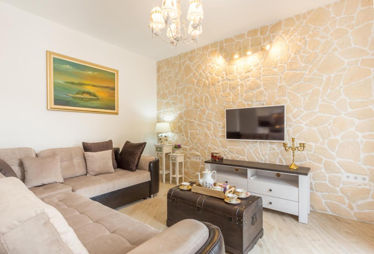 Villa Capitis In The Center- Luxury Apartment With Swimming Pool Hvar Town Bagian luar foto