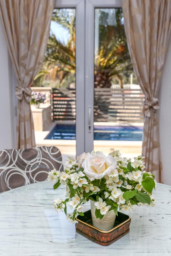 Villa Capitis In The Center- Luxury Apartment With Swimming Pool Hvar Town Bagian luar foto